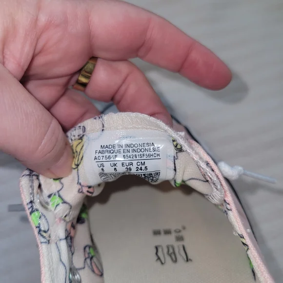 Convere Shoes - Picture 4 of 5